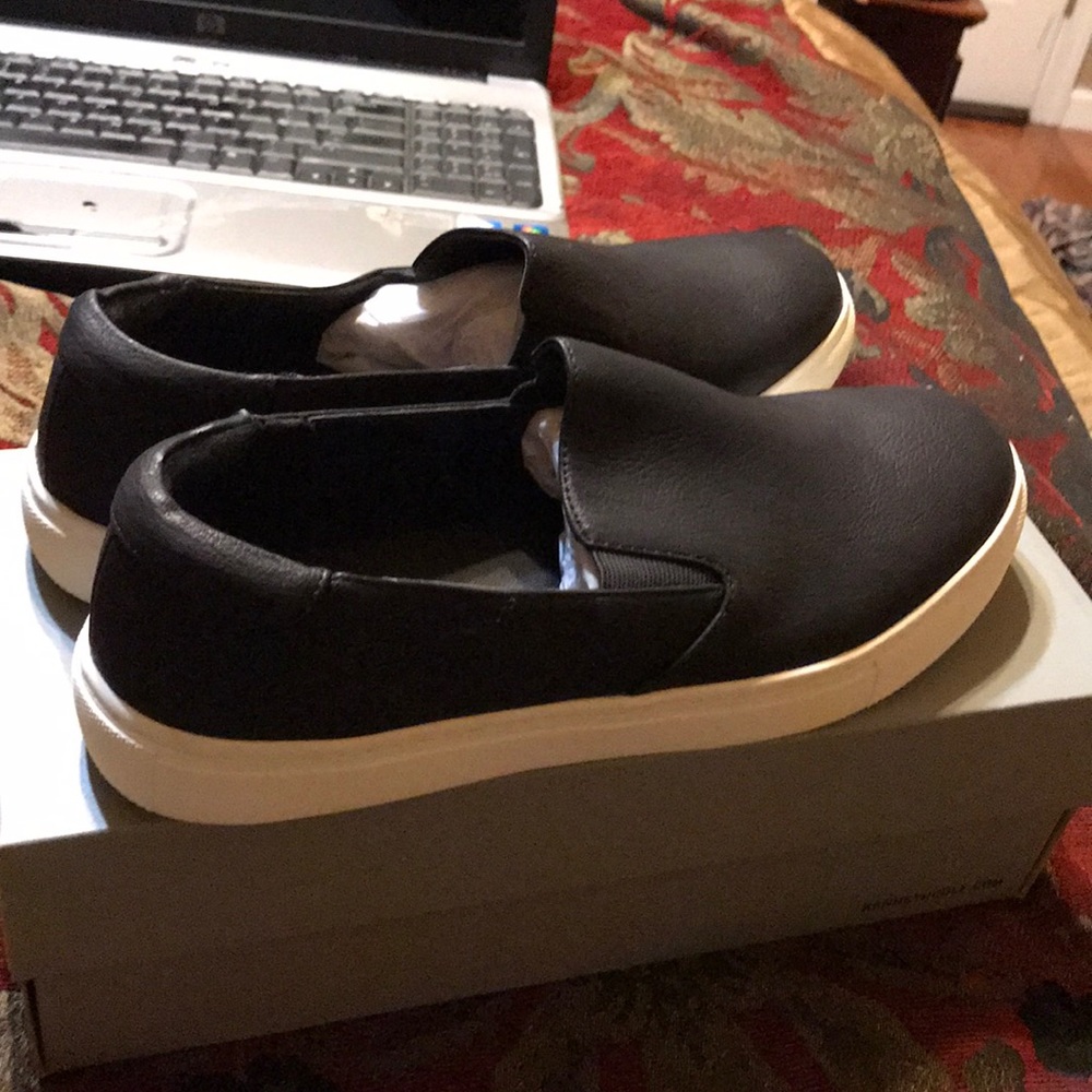 Shoes - Picture 4 of 5